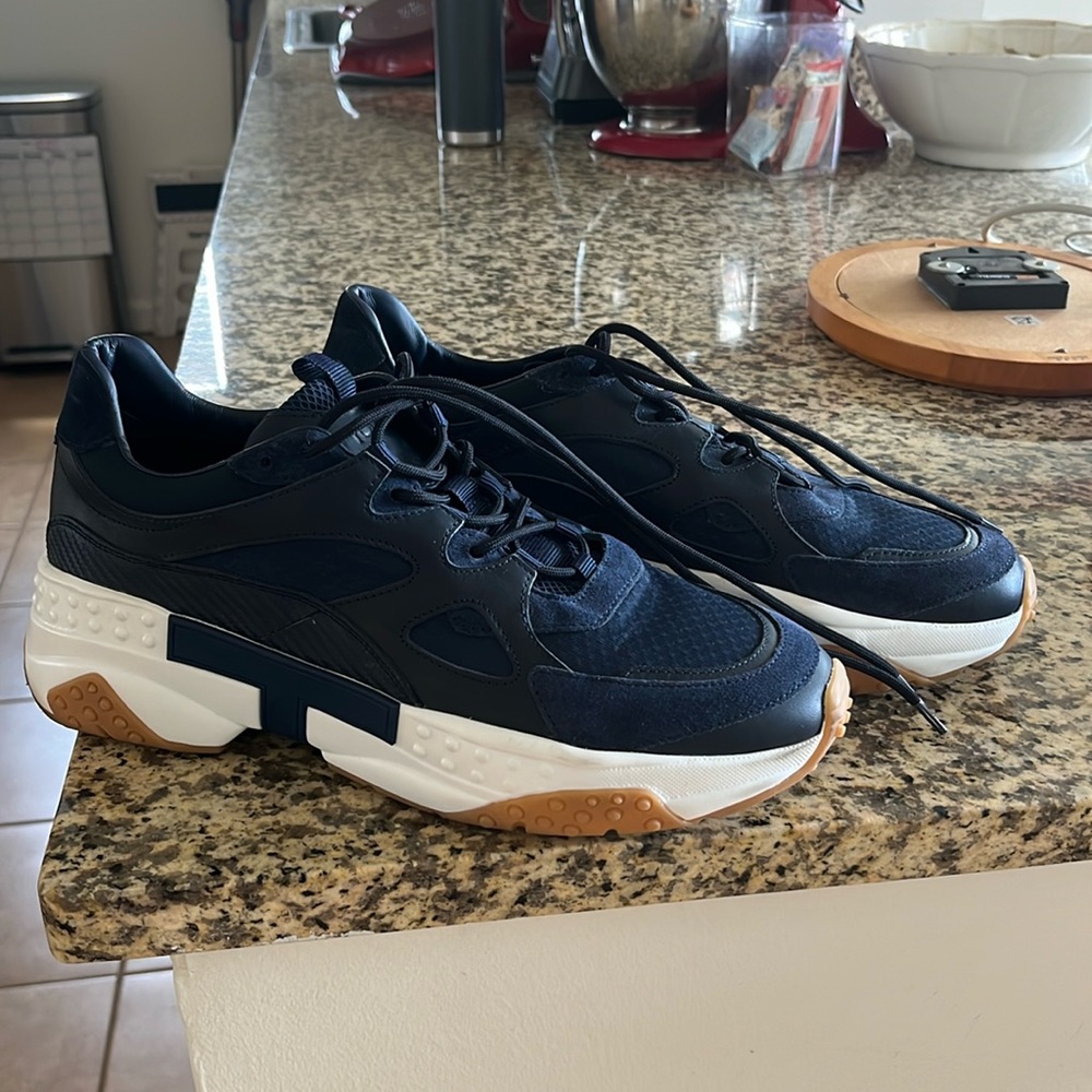 Tod’s Men’s Navy Sneakers  size 9 NEW